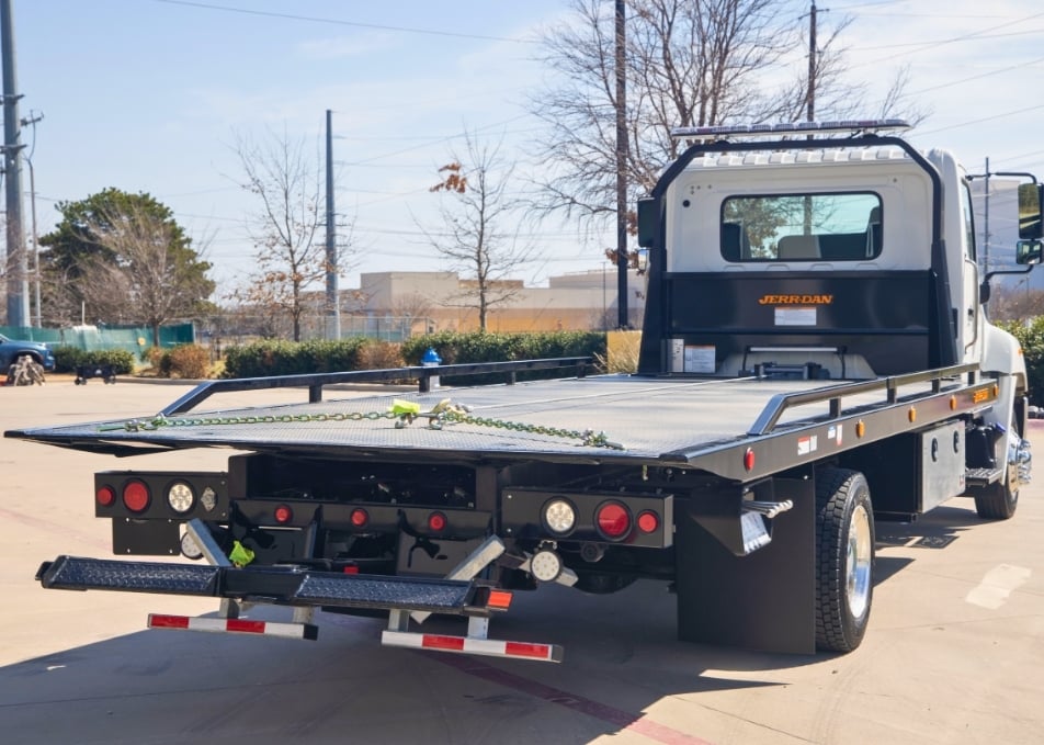 Close up of Jerr-Dan flatbed tow truck