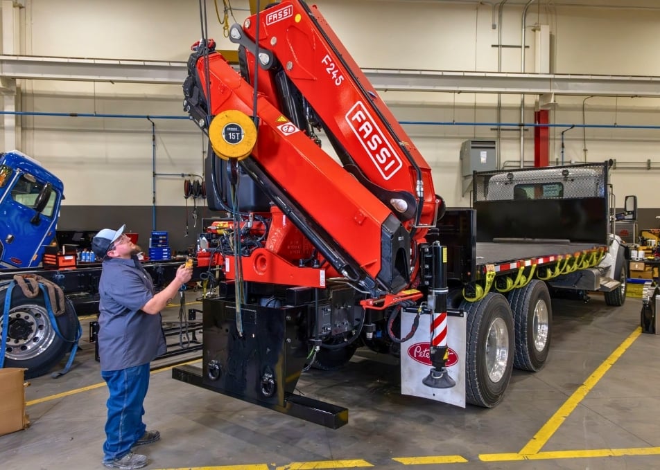 Close up on Fassi knuckle boom crane